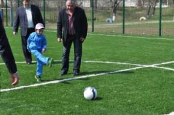 В Краматорске для детей и молодежи Шабельковки открыли новое футбольное поле