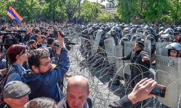 Протесты в Армении: оппозиция объявила о начале бархатной революции