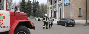 В Центре культуры и окружающей среды Славянска потушили условный пожар (фото)
