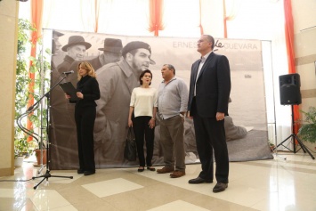 Сын Эрнесто Че Гевары открыл фотовыставку о свое отце в Крыму (ФОТО)