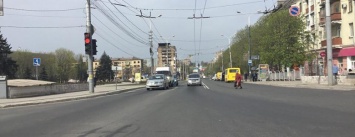 На дорогах в Мариуполе исчезла двойная сплошная (ФОТО)
