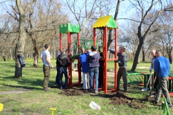 В парке поселка Химзавод появилась новая детская площадка