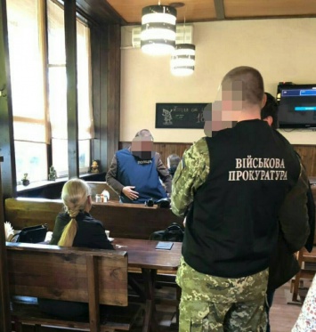 Телефонистка запорожской воинской части пообещала "отмазать" от армии за 1000 долларов
