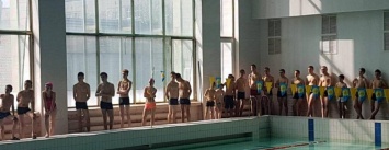 Славянск отметил лучших пловцов среди детей-сирот региона