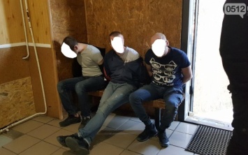 На Крылова трое мужчин напали на сотрудника патрульной полиции