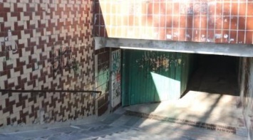 «Забор» в подземном переходе Чернигова - это «кладовка» арендатора