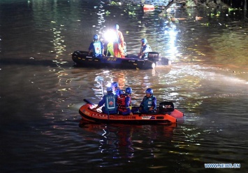 В Китае столкнулись "драконьи" лодки, 17 человек погибло