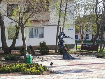 "Рождение весны": в Доброславе открыли сквер с новым арт-объектом