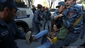 В Ереване задержаны более 100 человек