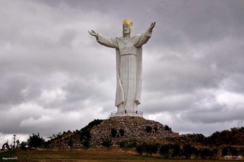 В Польше 30-метровый Иисус начал раздавать интернет