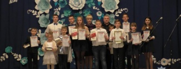 Полицейские Бахмута поздравили талантливых детей прифронтового Мироновского