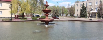 В Мирнограде открывают сезон фонтанов (реакция местных жителей ужасает)