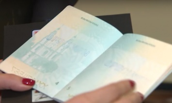 В 25 и 45 лет менять паспорт на ID-карту не обязательно - ГМС