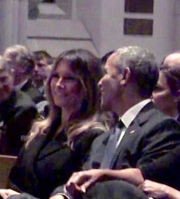 Жена Трампа улыбалась на похоронах первой леди Барбары Буш