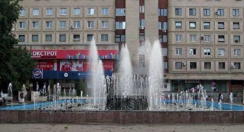 На площади Славянска вскоре установят аттракционы для малышей