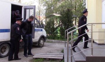 В Белогорском районе полицейские задержали подозреваемых в совершении серии краж из автомобилей