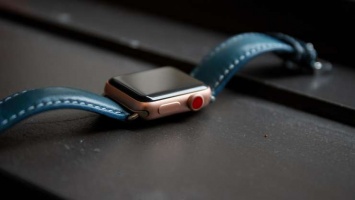 Цена Apple Watch Series 3 в России упала ниже 23 000 рублей