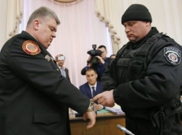 Арестованного на заседании Кабмина главу ГСЧС вернули на должность