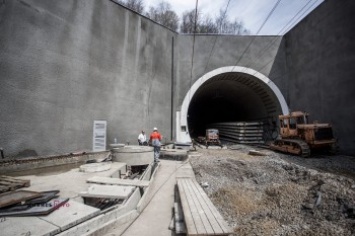 В сети появились фотографии Бескидского тоннеля за месяц до открытия