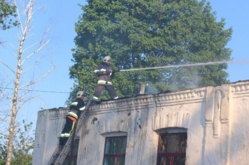 В Хмельницкой области горела сельская школа (ФОТО)
