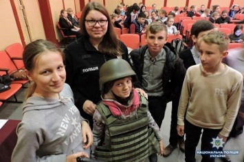 Полицейские Краматорска пришла в гости к ученикам ОШ №3