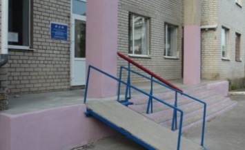 В с. Мелиоративное Новомосковского района РПЛ помогла отремонтировать крыльцо амбулатории, которое было в аварийном состоянии