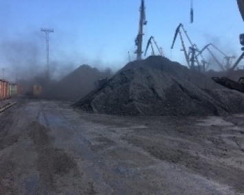 Власти РФ приостановили работу угольного терминала в Находке