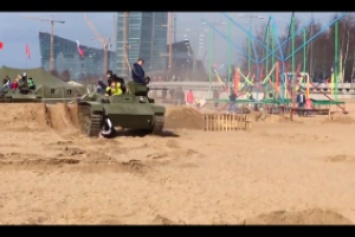В России танк Т-60 переехал четверых людей, среди них дети