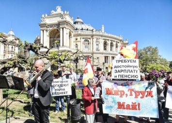 Первомай в Одессе: Хава-Нагила, требование пенсий и патриотические кричалки (фоторепортаж)