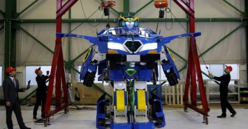 В Японии создали настоящего робота-трансформера (Видео)