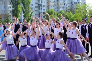 Лучше всех Крымский вальс станцевали ученики школы-лицея №3 Симферополя