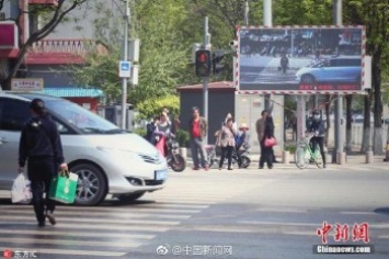 В Пекине установили первую мультифункциональную систему, выявляющую пешеходов-нарушителей на переходе (фото)