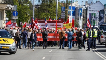 В Риге идет многотысячный митинг против перевода русских школ на латышский. Видео