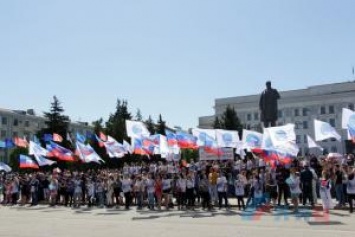 "Назад в СССР": В оккупированном Луганске провели первомайскую демонстрацию