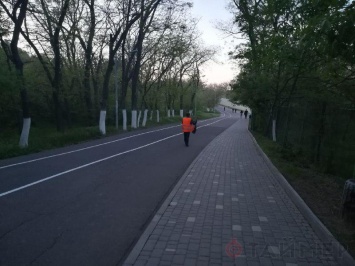 У Труханова поблагодарили одесситов за чистую после маевок Трассу здоровья