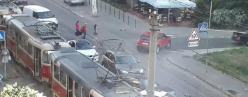 В Киеве "герой парковки" остановил трамваи (ФОТОФАКТ)