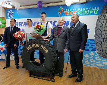 Ветеранов Нижнекамского завода грузовых шин поздравили с 40-летием предприятия