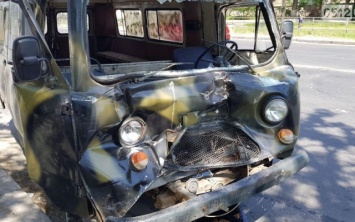 На проспекте героев Украины столкнулись «УАЗ» и грузовик