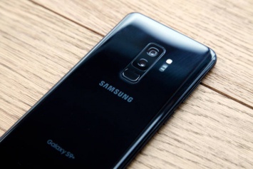 Samsung на MWC 2019 представит складной смартфон