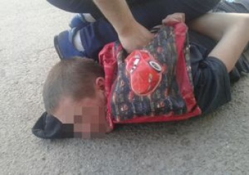 В Житомире полиция задержала похитителя скутеров с сумкой с диснеевским героем
