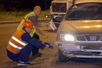 В Днепре внезапно оборвавшийся электропровод «обмотал» автомобили