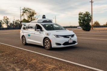 Беспилотный автомобиль Waymo попал в аварию в Аризоне