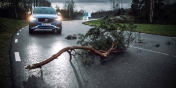 Volvo Trucks и Volvo Cars анонсировали Connected Safety - интеллектуальный сервис по предупреждению дорожных происшествий