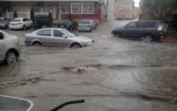 Потоп в Крыму: из-за сильного ливня под воду ушла часть Симферополя (ФОТО, ВИДЕО)