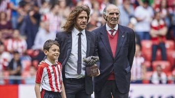 Карлес Пуйоль получил награду за преданность одному клубу