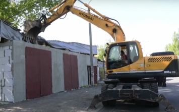 В Днепре снесли незаконную постройку