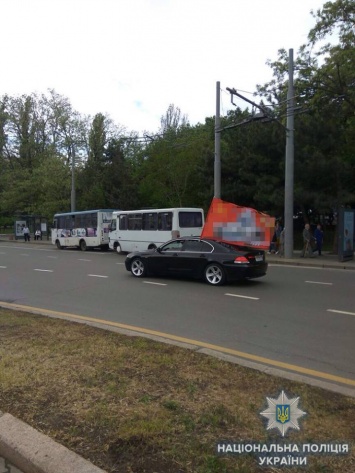 Одесская полиция отважно пустилась в автомобильную погоню за преступником с красным флагом