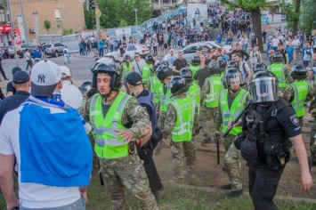 Околофутбольные бандитские группировки устроили беспорядки в центре Днепра