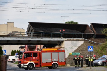 В Польше с рельсов сошел поезд с углем: перевернулись 12 вагонов (фото)