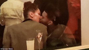 The Weeknd и Белла Хадид вместе: пару подловили за поцелуями (ФОТО)